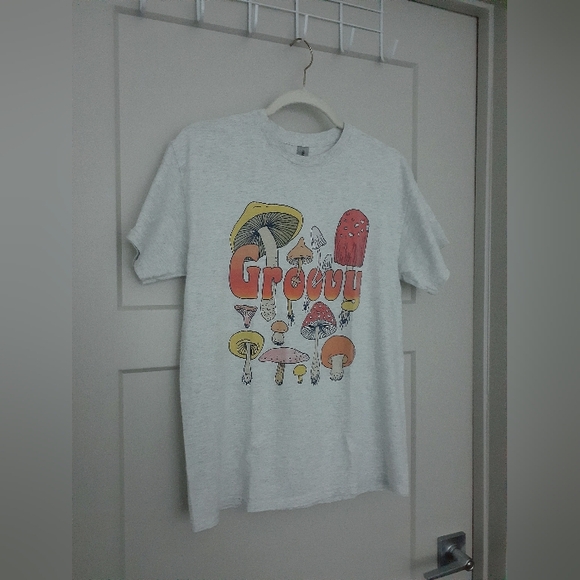 Groovy Mushrooms Graphic T-Shirt - Picture 4 of 5